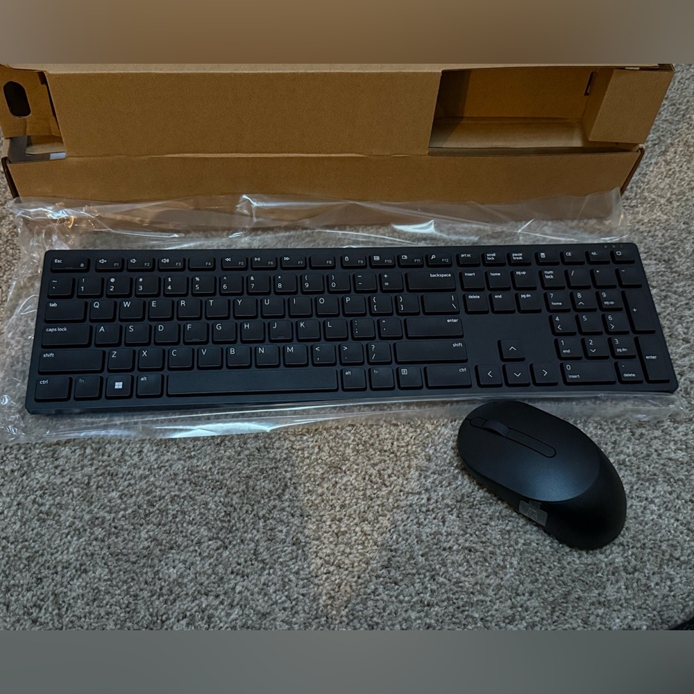 Dell Black Wireless Keyboard Full-Size Numeric Keypad with wireless mouse